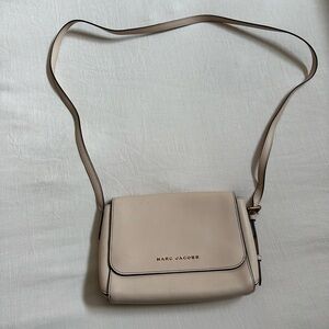 Style Marc Jacobs M0013940 - The Commuter Medium Crossbody in Bone